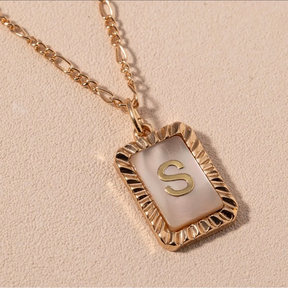 Initial charm Necklace 💕 - Picture 3 of 3